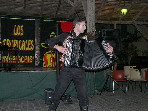 Fête de la musique à Bassoues. Slava Kouprikov à l'accordéon